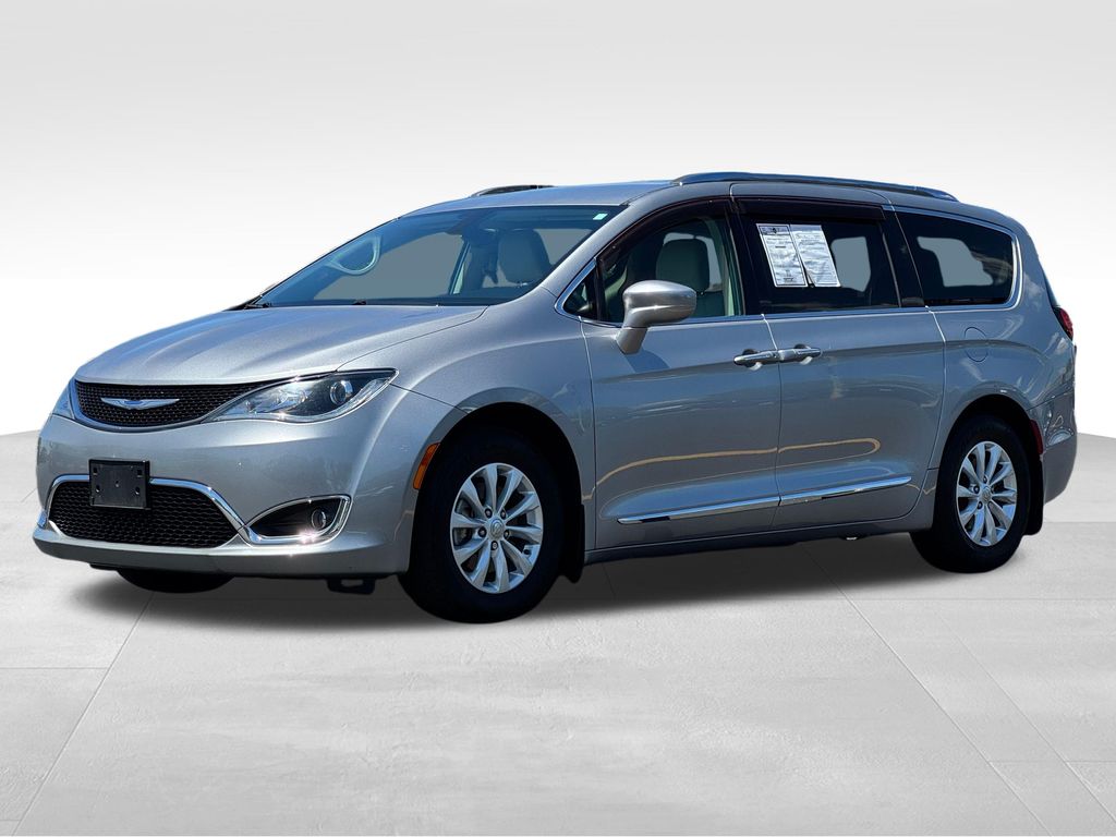 Used 2018 Chrysler Pacifica - photo 1