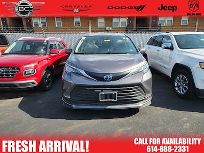 Used 2021 Toyota Sienna LE Minivan for sale #47150 - photo 2