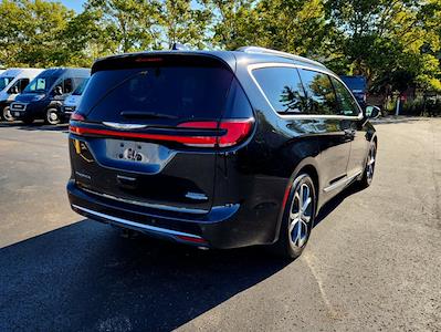 Used 2022 Chrysler Pacifica Pinnacle Minivan for sale #47470 - photo 2