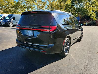 2022 Chrysler Pacifica AWD Minivan for sale #47474 - photo 2