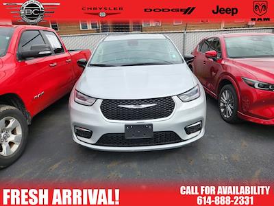 Used 2024 Chrysler Pacifica Touring L Minivan for sale #47475 - photo 2