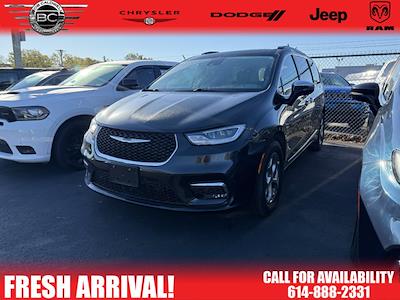 2023 Chrysler Pacifica AWD Minivan for sale #47624 - photo 2