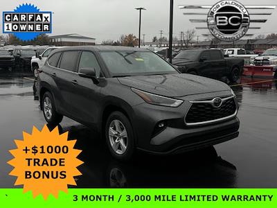 Used 2024 Toyota Highlander LE for sale #47750 - photo 1