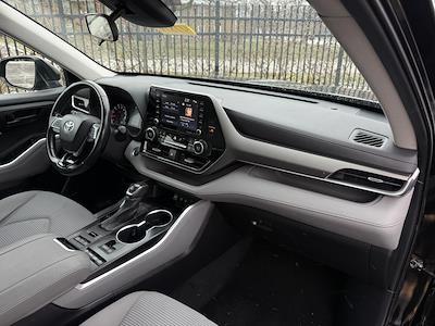 Used 2021 Toyota Highlander LE for sale #47814 - photo 1