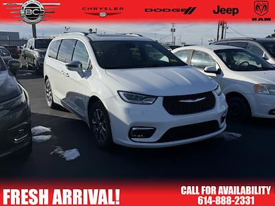 Used 2024 Chrysler Pacifica Pinnacle Minivan for sale #47829P - photo 1