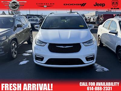 Used 2024 Chrysler Pacifica Pinnacle Minivan for sale #47829P - photo 2