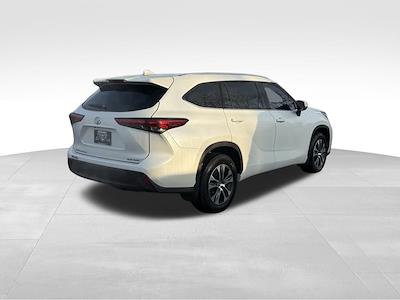 Used 2021 Toyota Highlander XLE for sale #47834 - photo 2