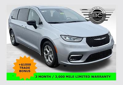 Used 2024 Chrysler Pacifica Limited Minivan for sale #47842 - photo 1