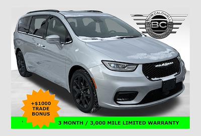 Used 2022 Chrysler Pacifica Limited Minivan for sale #47892 - photo 1