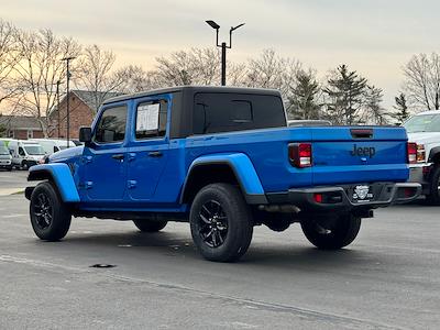 Used 2022 Jeep Gladiator - photo 1