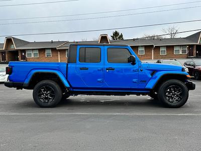 Used 2022 Jeep Gladiator - photo 1