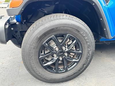 Used 2022 Jeep Gladiator - photo 1