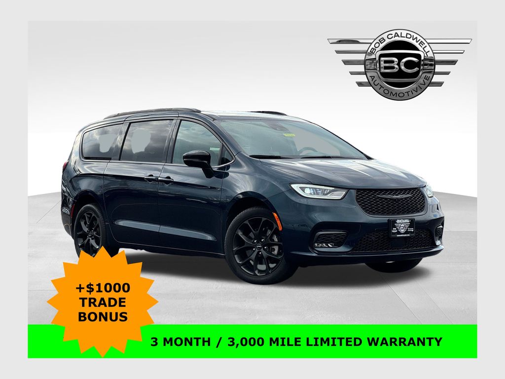 Used 2023 Chrysler Pacifica - photo 1