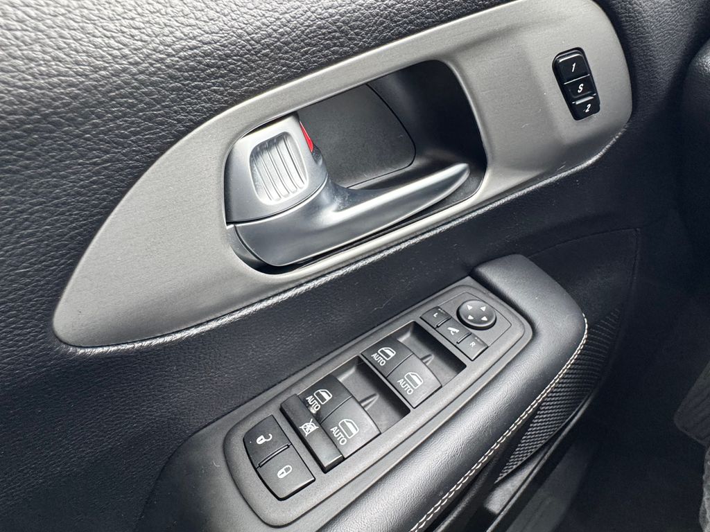 Used 2023 Chrysler Pacifica - photo 22