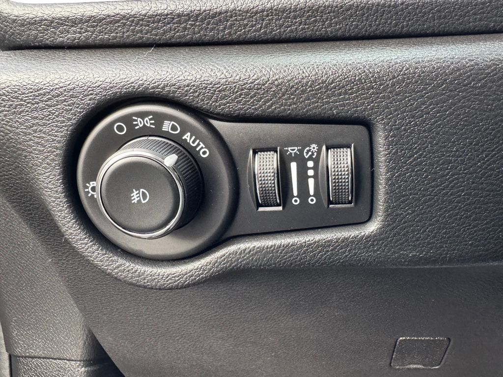 Used 2023 Chrysler Pacifica - photo 23