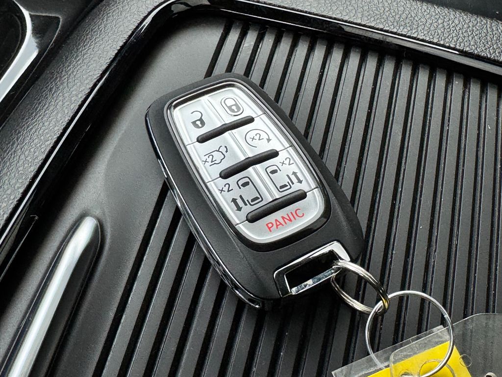 Used 2023 Chrysler Pacifica - photo 26