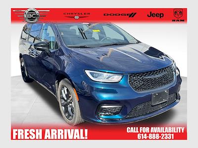 Used 2023 Chrysler Pacifica - photo 1