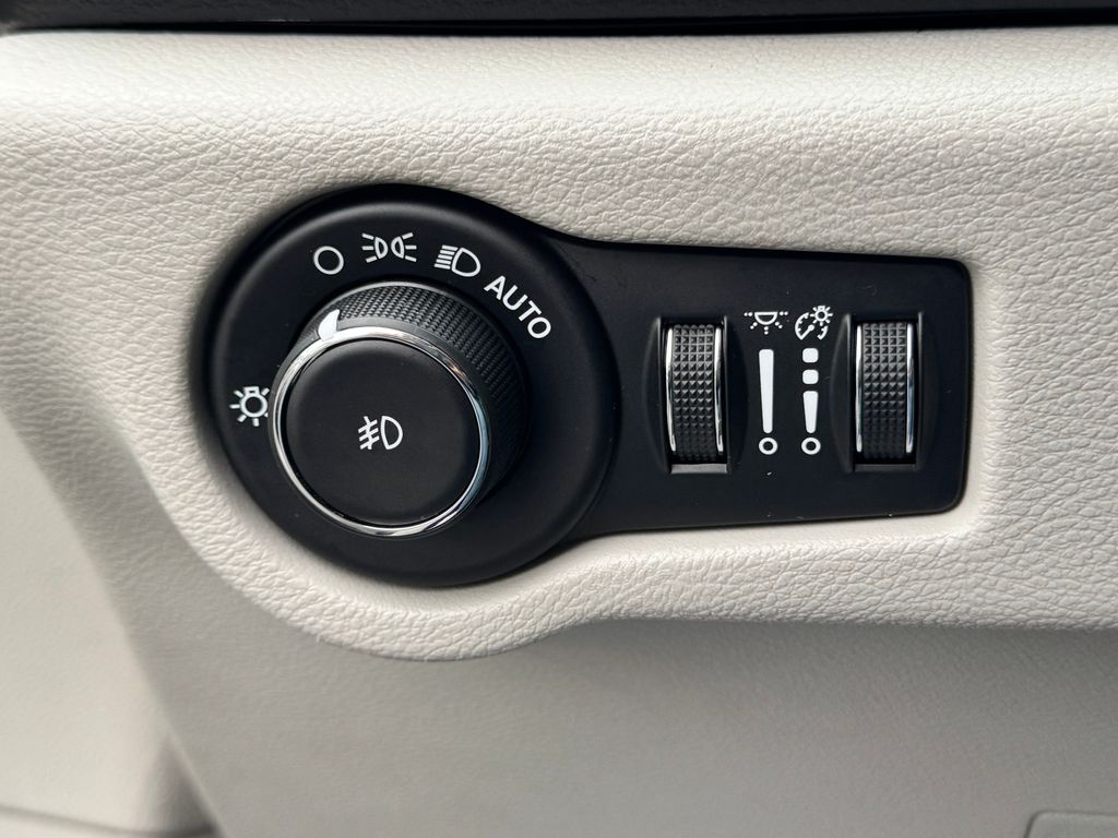Used 2019 Chrysler Pacifica - photo 35