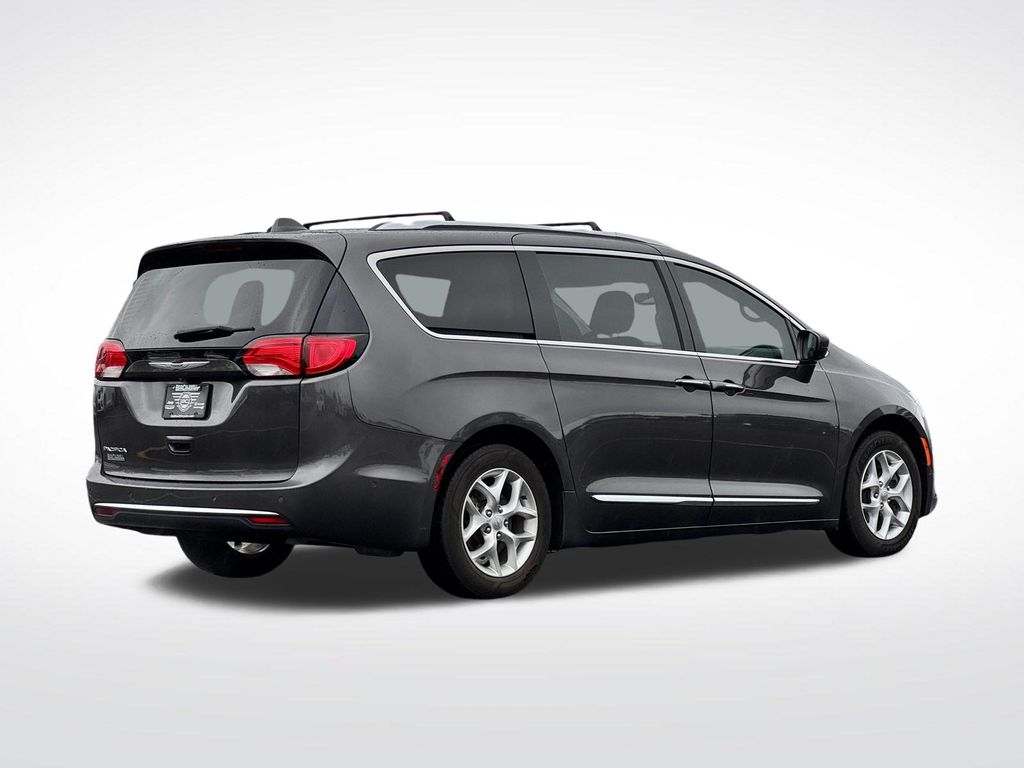 Used 2019 Chrysler Pacifica - photo 2