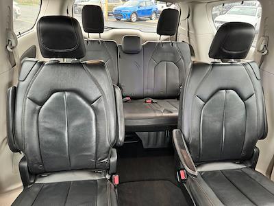 Used 2019 Chrysler Pacifica - photo 2