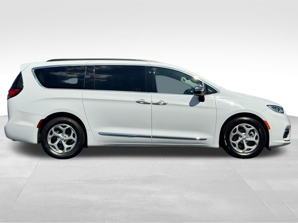 Used 2023 Chrysler Pacifica - photo 10