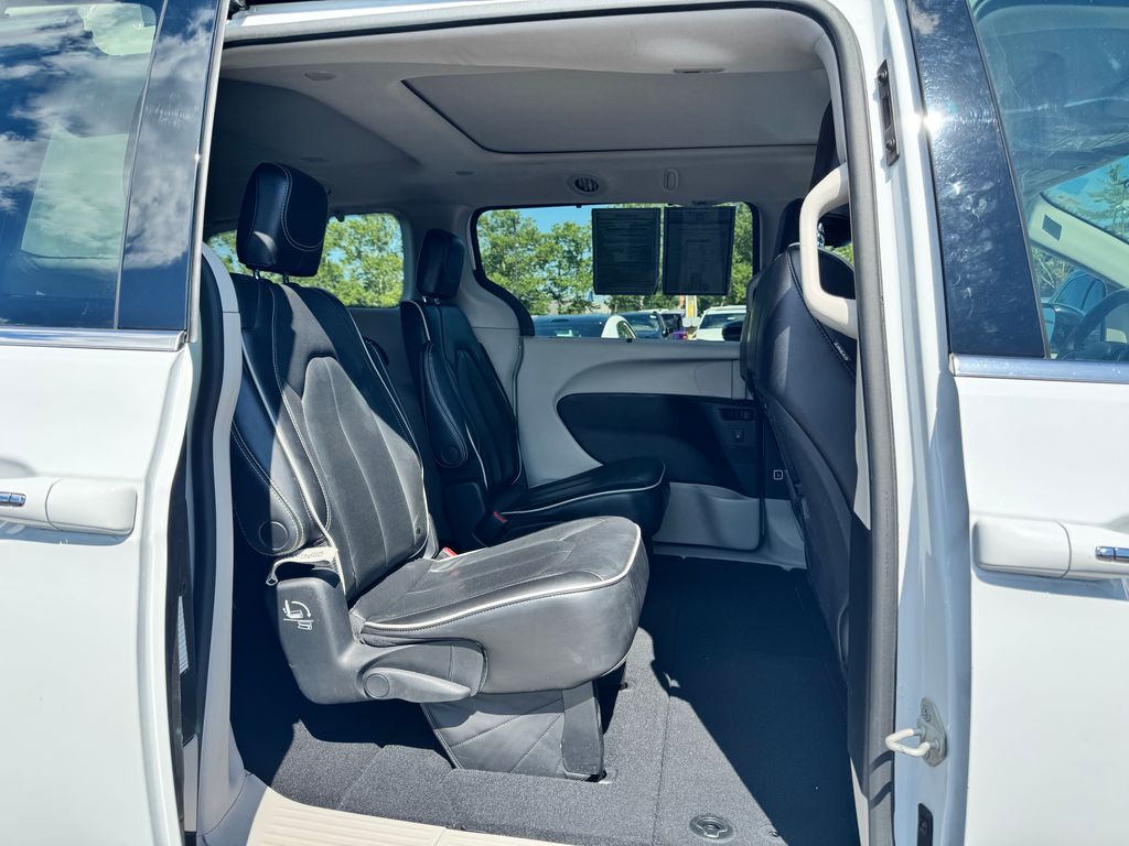 Used 2023 Chrysler Pacifica - photo 16