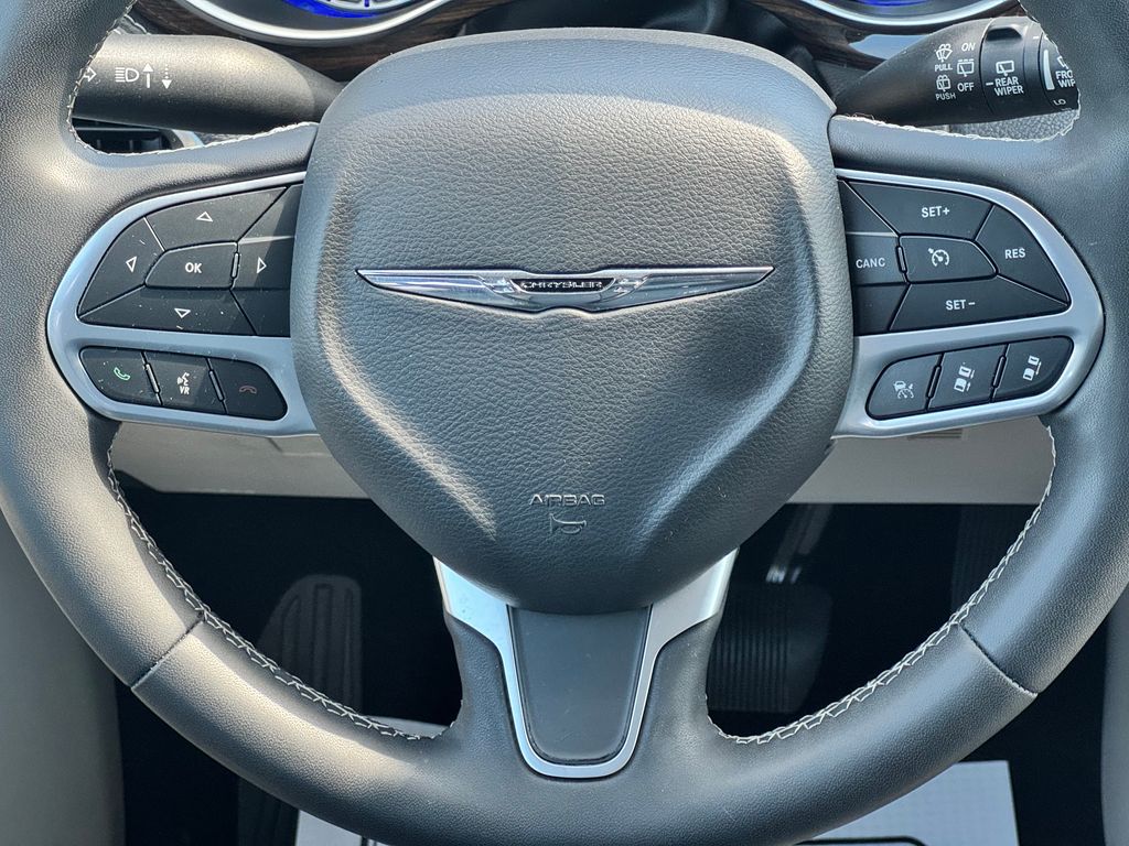 Used 2023 Chrysler Pacifica - photo 23