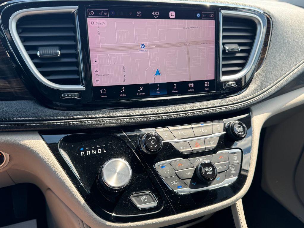 Used 2023 Chrysler Pacifica - photo 25