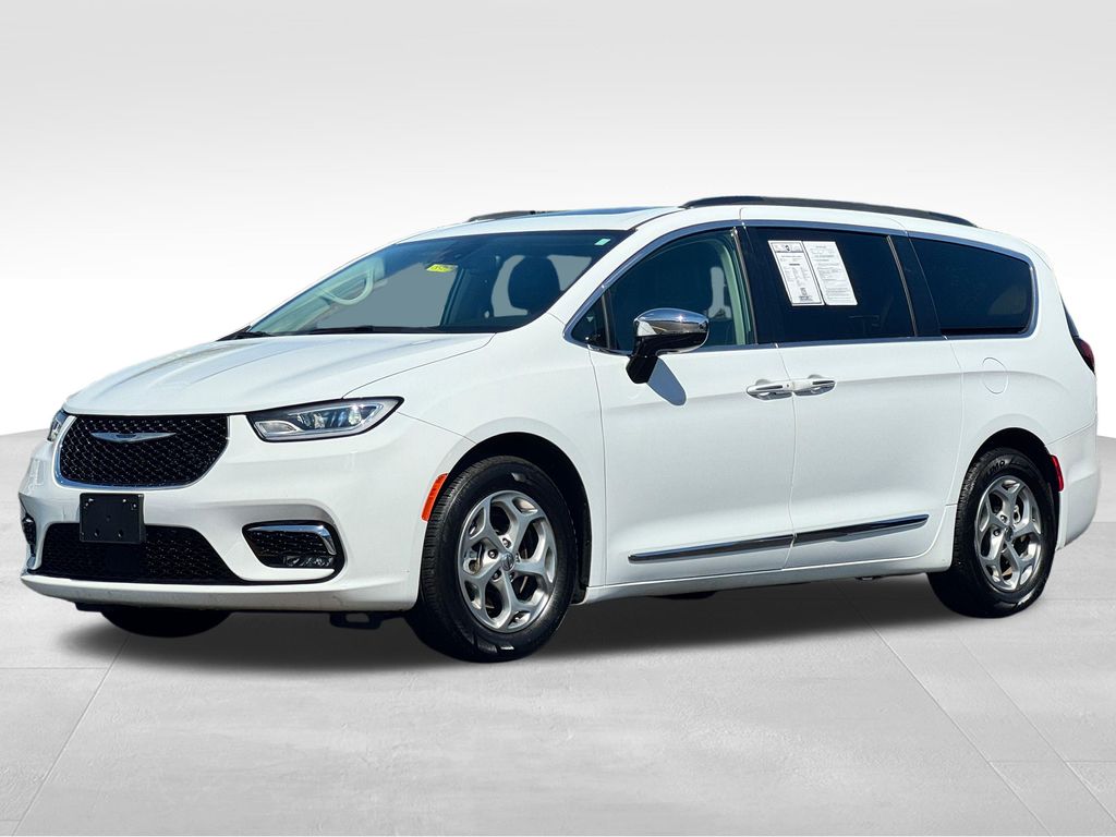 Used 2023 Chrysler Pacifica - photo 2
