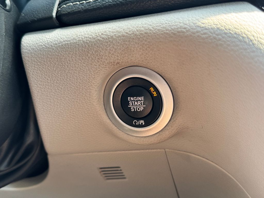 Used 2023 Chrysler Pacifica - photo 32