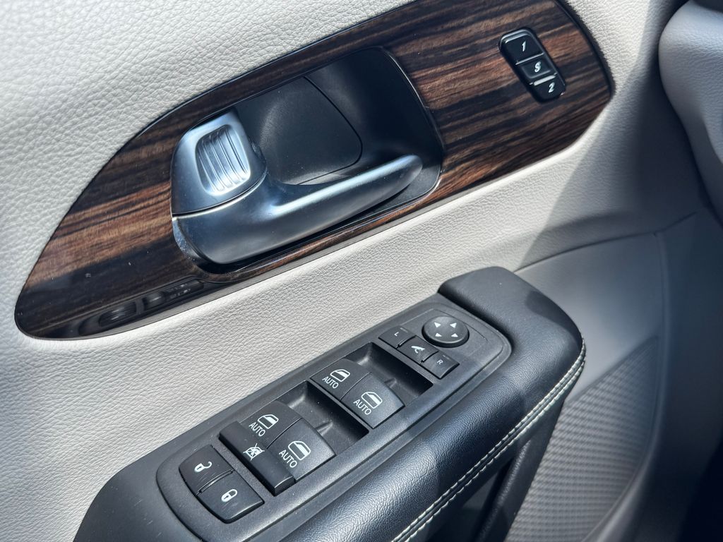 Used 2023 Chrysler Pacifica - photo 33