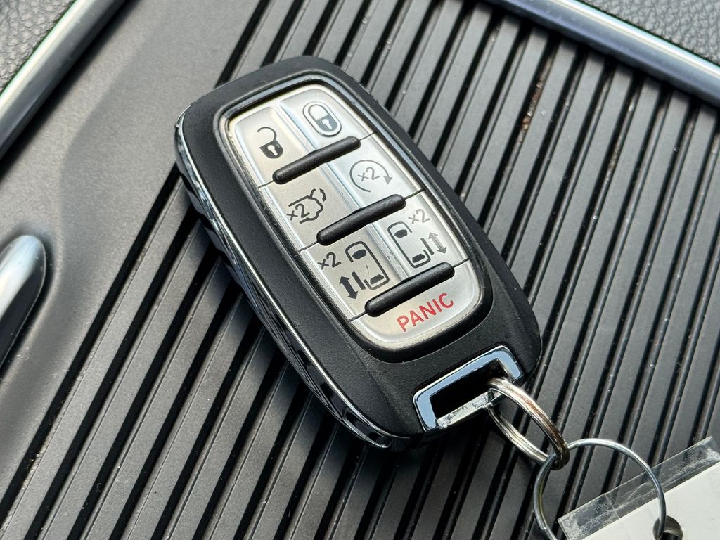 Used 2023 Chrysler Pacifica - photo 37