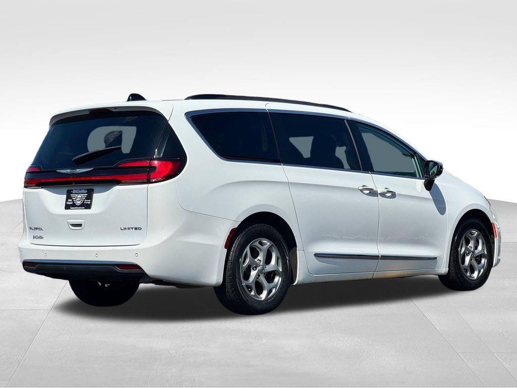 Used 2023 Chrysler Pacifica - photo 10