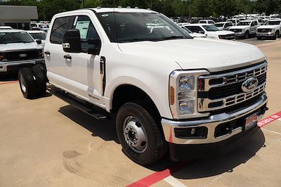 2025 Ford F-350 Crew Cab DRW 4x4 6.7L V8 Diesel 179" Cab Chassis for sale #25T7840 - photo 1