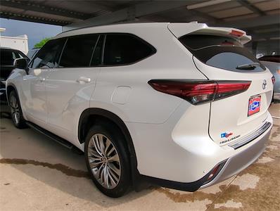 Used 2021 Toyota Highlander Platinum AWD SUV for sale #MS108125 - photo 2