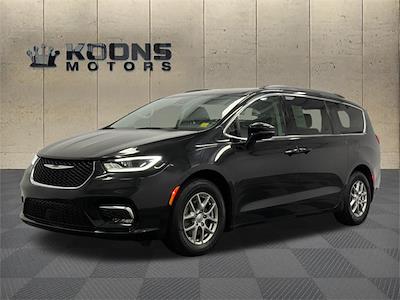 Used 2021 Chrysler Pacifica Touring Minivan for sale #BL3020A - photo 1