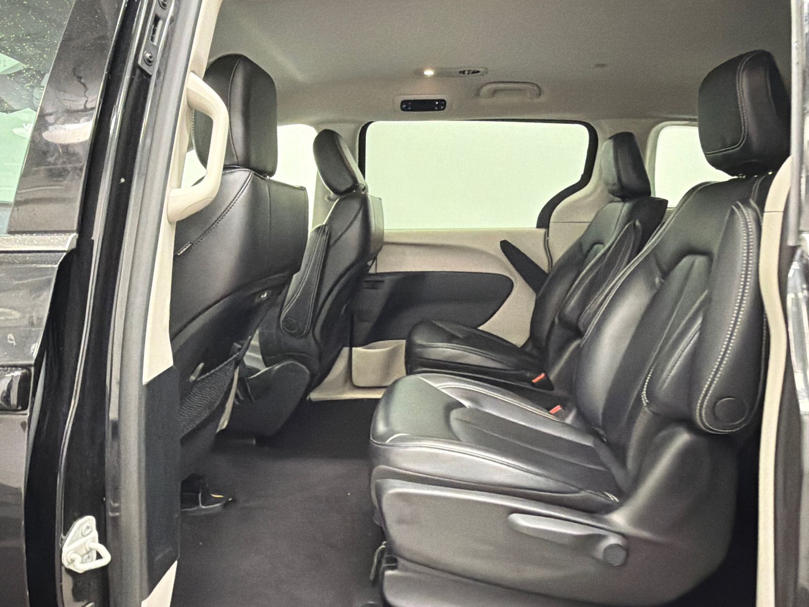 Used 2023 Chrysler Pacifica - photo 19