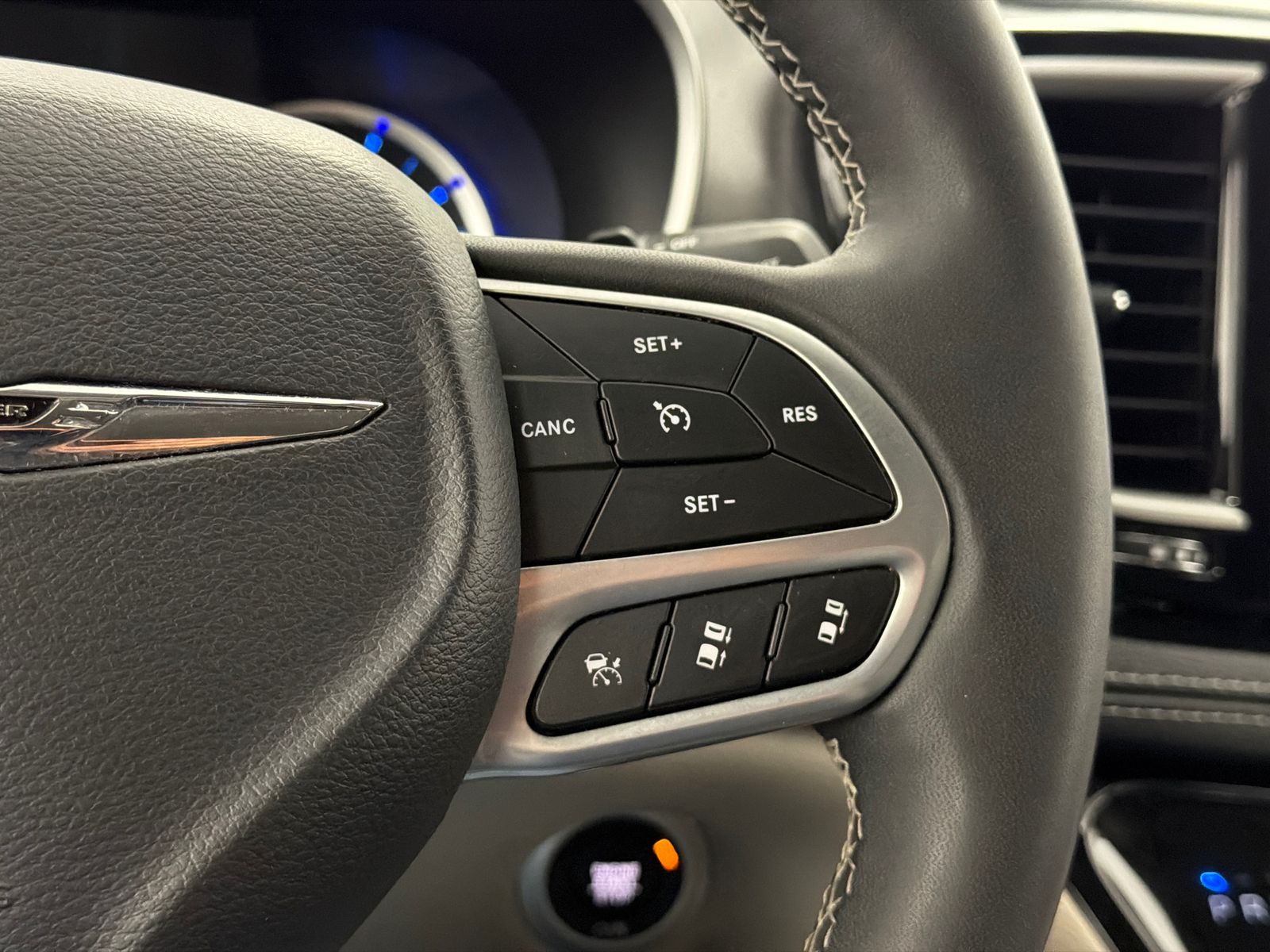 Used 2023 Chrysler Pacifica - photo 24