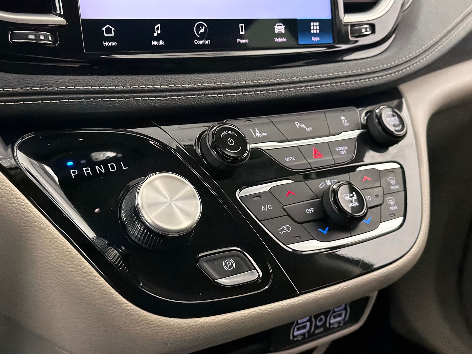 Used 2023 Chrysler Pacifica - photo 30