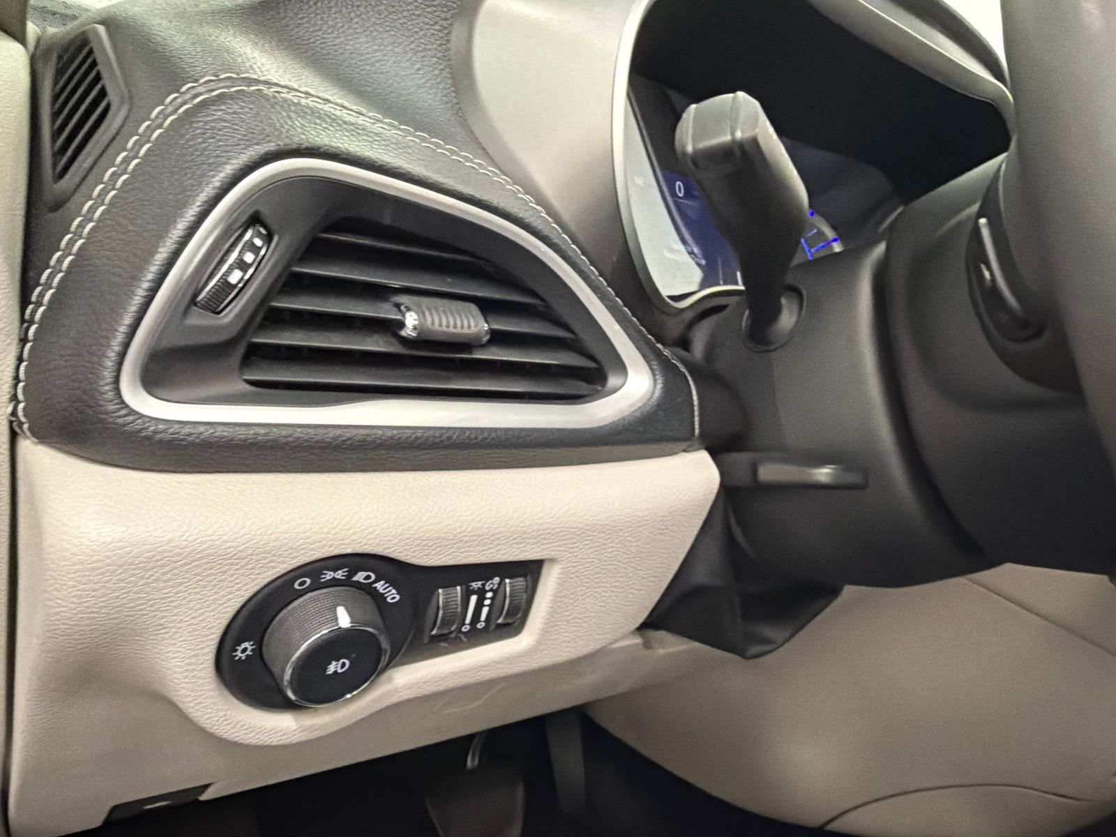 Used 2023 Chrysler Pacifica - photo 34