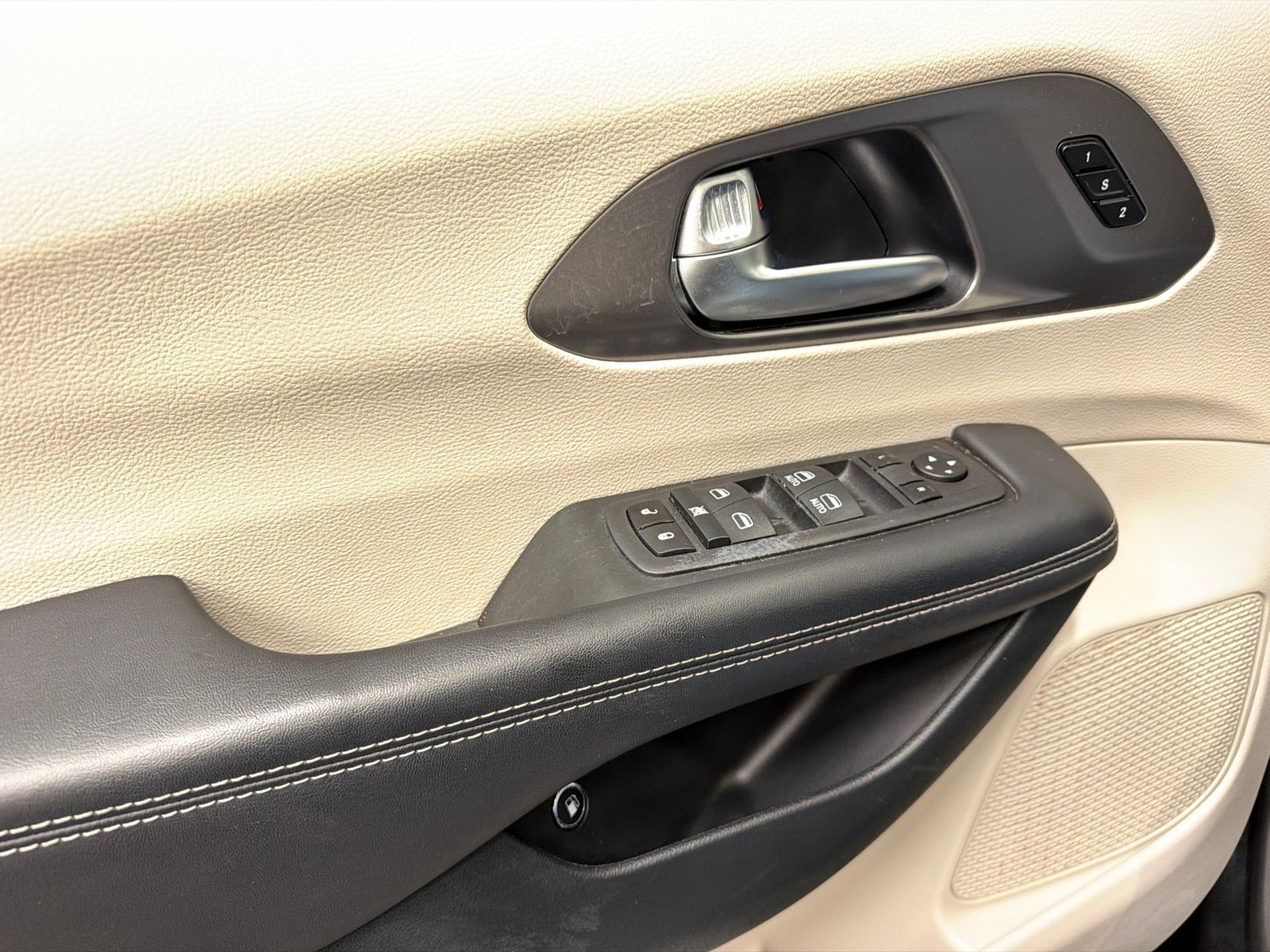Used 2023 Chrysler Pacifica - photo 35