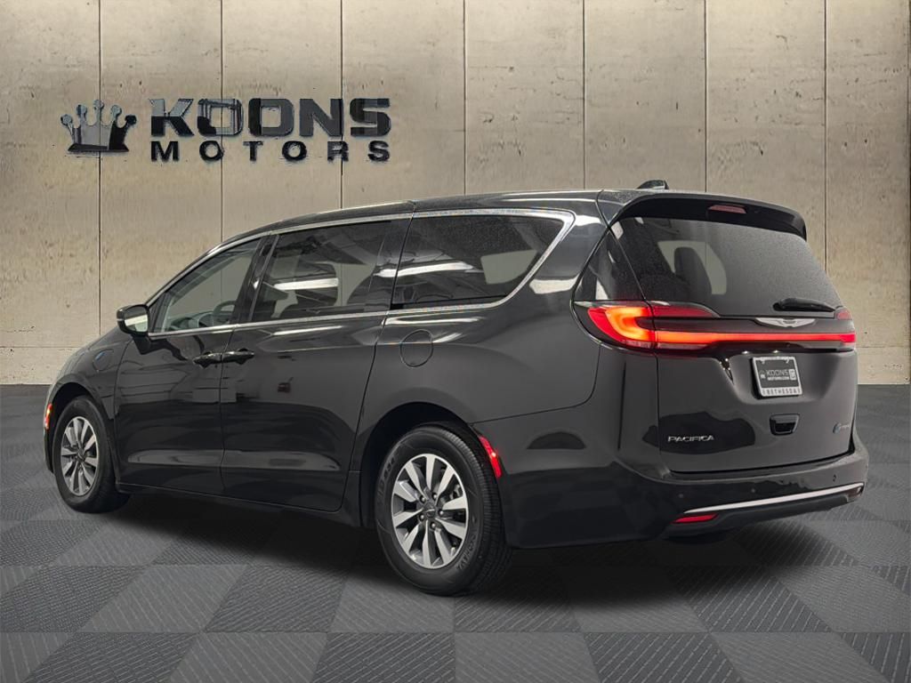 Used 2023 Chrysler Pacifica - photo 8