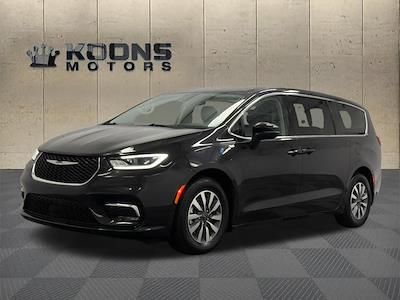 Used 2023 Chrysler Pacifica - photo 1