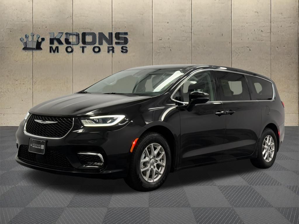 Used 2024 Chrysler Pacifica - photo 1