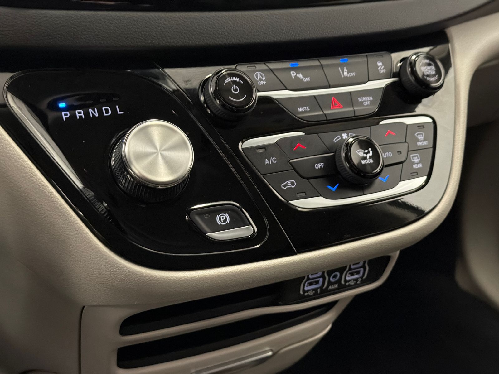Used 2024 Chrysler Pacifica - photo 31