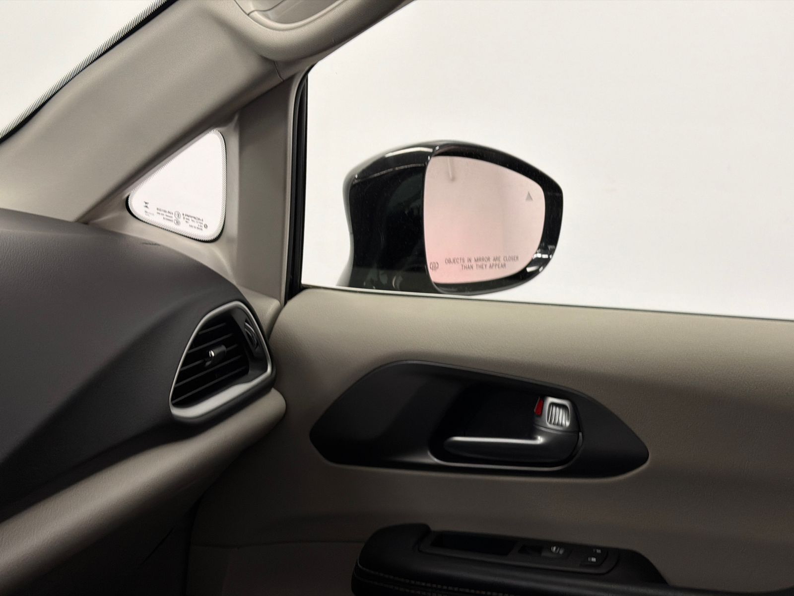 Used 2024 Chrysler Pacifica - photo 35