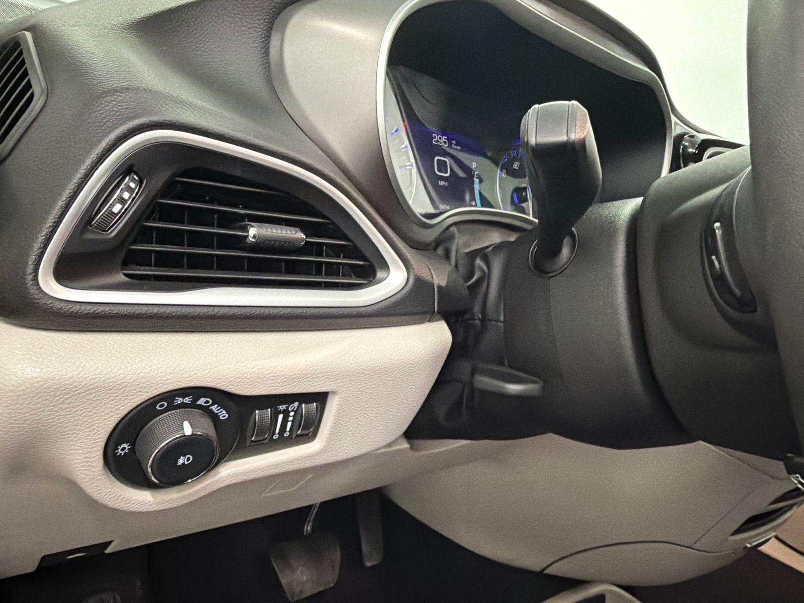 Used 2024 Chrysler Pacifica - photo 36