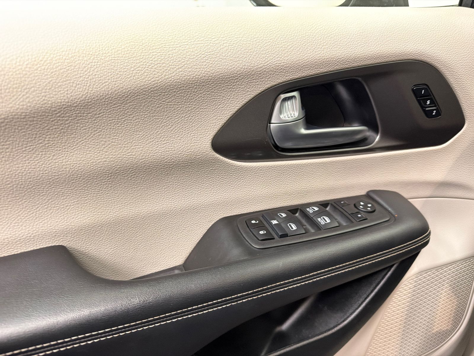 Used 2024 Chrysler Pacifica - photo 37