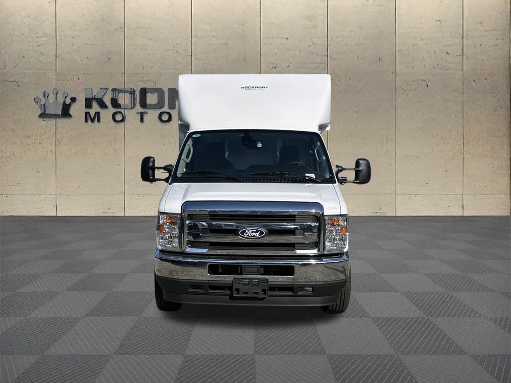New 2026 Ford E-350 - photo 6