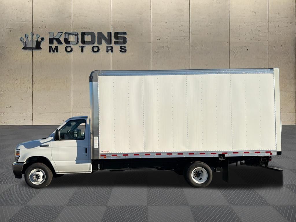 New 2026 Ford E-450 - photo 6